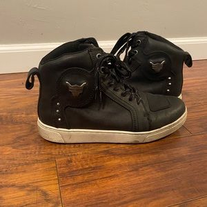 Harley Davidson riding sneakers!